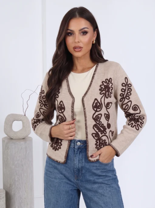 cardigan-scurt-din-tricot-cu-broderie-etno-florala