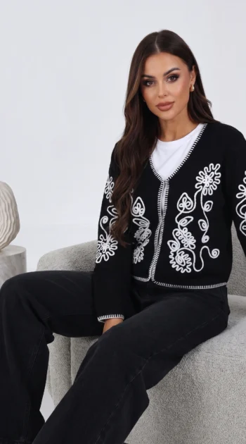 cardigan-scurt-din-tricot-cu-broderie-etno-florala