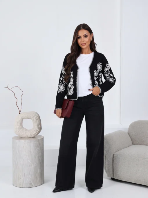 cardigan-scurt-din-tricot-cu-broderie-etno-florala