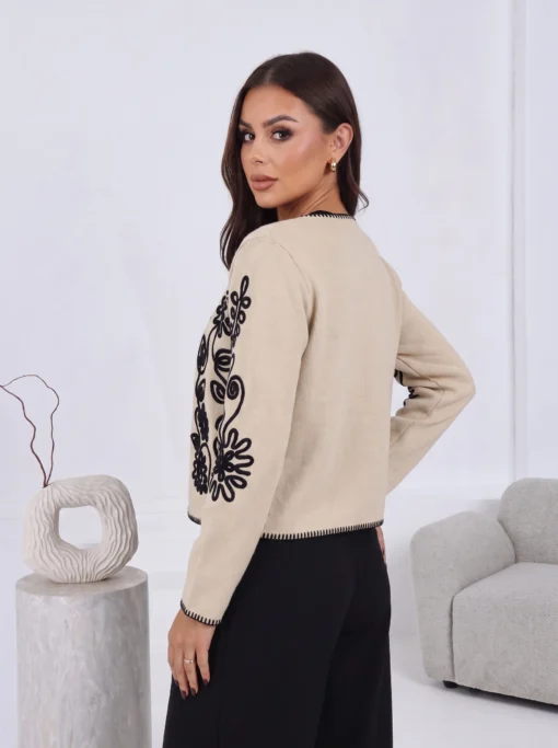 cardigan-scurt-din-tricot-cu-broderie-etno-florala