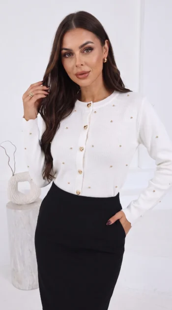 cardigan-tricotat-fin-cu-nasturi-in-forma-de-inima-si-aplicatii