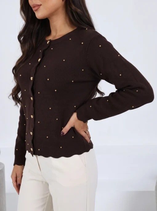 cardigan-tricotat-fin-cu-nasturi-in-forma-de-inima-si-aplicatii