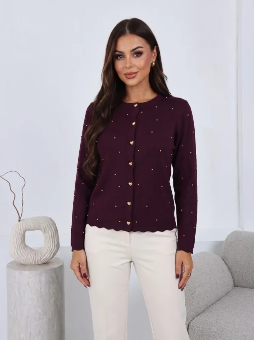 cardigan-tricotat-fin-cu-nasturi-in-forma-de-inima-si-aplicatii