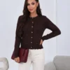 cardigan-tricotat-fin-cu-nasturi-in-forma-de-inima-si-aplicatii