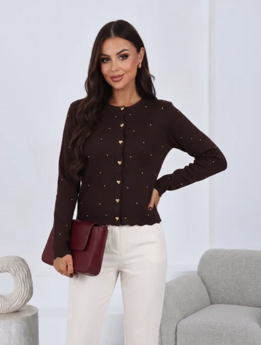 cardigan-tricotat-fin-cu-nasturi-in-forma-de-inima-si-aplicatii