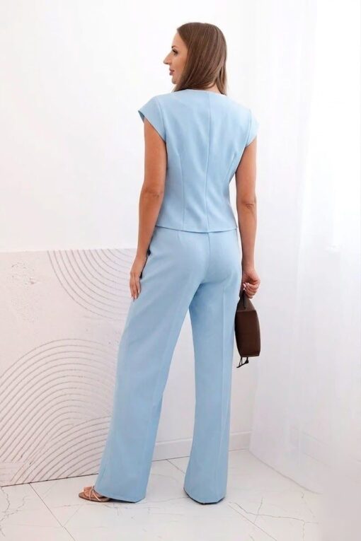 compleu-albastru-deschis-elegant-cu-vesta-si-pantaloni-cu-croi-larg