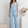 compleu-albastru-format-din-vesta-cu-nasturi-aurii-si-pantaloni