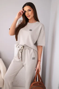 Compleu bej din vascoza cu top cu maneca scurta si pantaloni cu snur