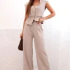 compleu-bej-elegant-cu-vesta-si-pantaloni-cu-croi-larg