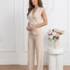 compleu-bej-format-din-vesta-petrecuta-cu-brosa-scoica-si-pantaloni-wide-leg