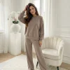 compleu-bej-oversize-cu-perle
