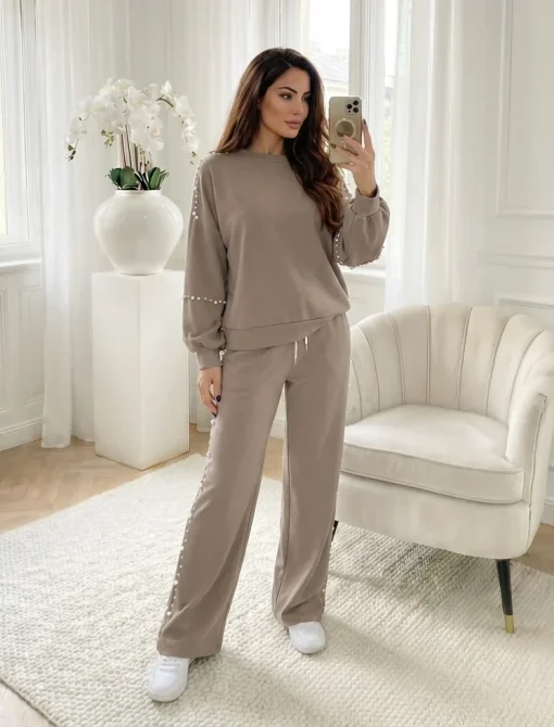 compleu-bej-oversize-cu-perle