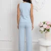 compleu-bleu-din-tricot-fin-format-din-vesta-eleganta-cu-nasturi-aurii-floare-si-pantaloni-drepti