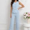 compleu-bleu-din-tricot-fin-format-din-vesta-eleganta-cu-nasturi-aurii-floare-si-pantaloni-drepti
