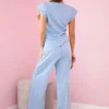 compleu-bleu-elegant-cu-pantaloni-evazati-si-bluza-drapata