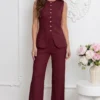 compleu-bordo-format-din-vesta-eleganta-cu-nasturi-aurii-si-pantaloni-drepti