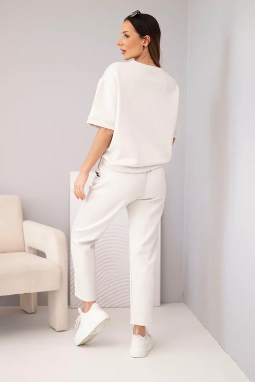 compleu-crem-din-vascoza-cu-top-cu-maneca-scurta-si-pantaloni-cu-snur