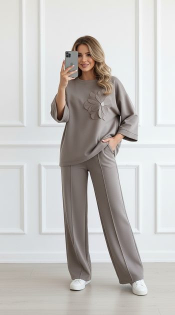 compleu-dama-bej-elegant-cu-floare-3d