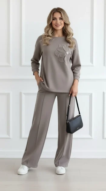 compleu-dama-bej-elegant-cu-floare-3d