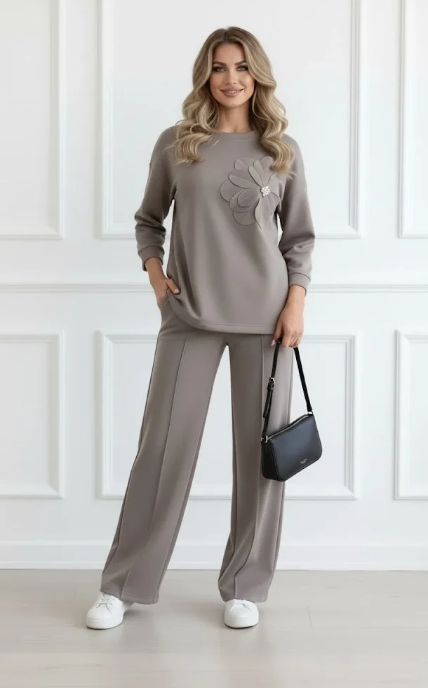 Compleu dama bej elegant cu floa...