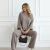 compleu-dama-bej-elegant-cu-floare-3d