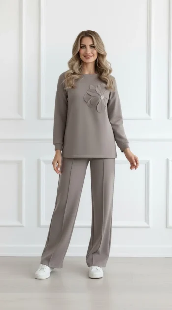 compleu-dama-bej-elegant-cu-floare-3d