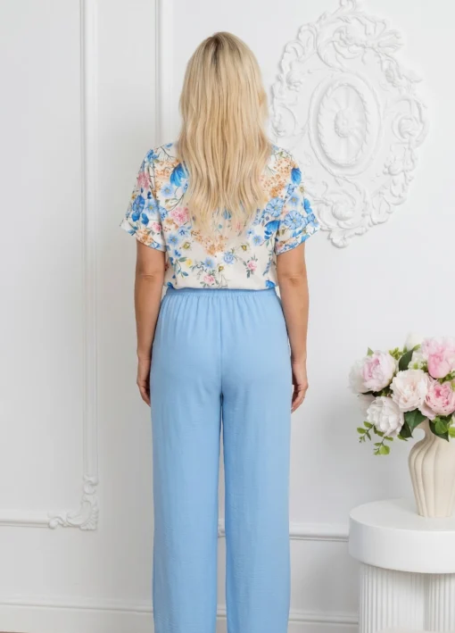 compleu-dama-bleu-format-din-bluza-cu-imprimeu-floral-si-pantaloni-wide-leg