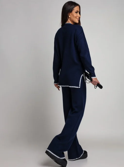 compleu-dama-bleumarin-tricotat-cu-detalii-albe-format-din-bluza-si-pantaloni