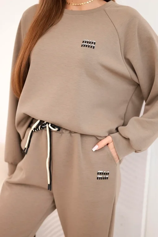 compleu-dama-din-vascoza-bej-cu-guler-rotund-si-pantaloni-comozi