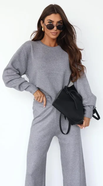 compleu-dama-gri-cu-strasuri-format-din-bluza-si-pantaloni