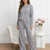compleu-dama-gri-cu-strasuri-format-din-bluza-si-pantaloni