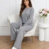 compleu-dama-gri-cu-strasuri-format-din-bluza-si-pantaloni