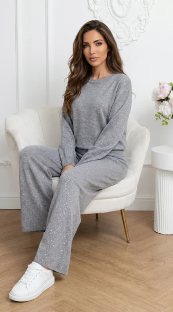 compleu-dama-gri-cu-strasuri-format-din-bluza-si-pantaloni