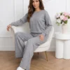 compleu-dama-gri-cu-strasuri-format-din-bluza-si-pantaloni