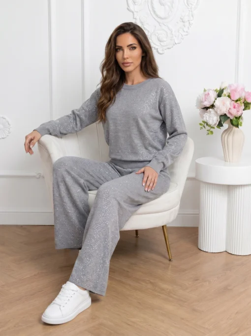 compleu-dama-gri-cu-strasuri-format-din-bluza-si-pantaloni
