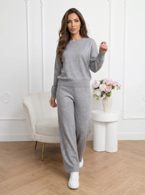 compleu-dama-gri-cu-strasuri-format-din-bluza-si-pantaloni