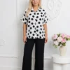 compleu-de-vara-din-vascoza-cu-camasa-cu-buline-si-pantaloni-negri