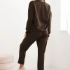 compleu-din-vascoza-maro-cu-aplicatie-decorativa-si-pantaloni-lejeri