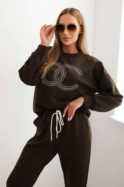 Compleu din vascoza maro cu aplicatie decorativa si pantaloni lejeri