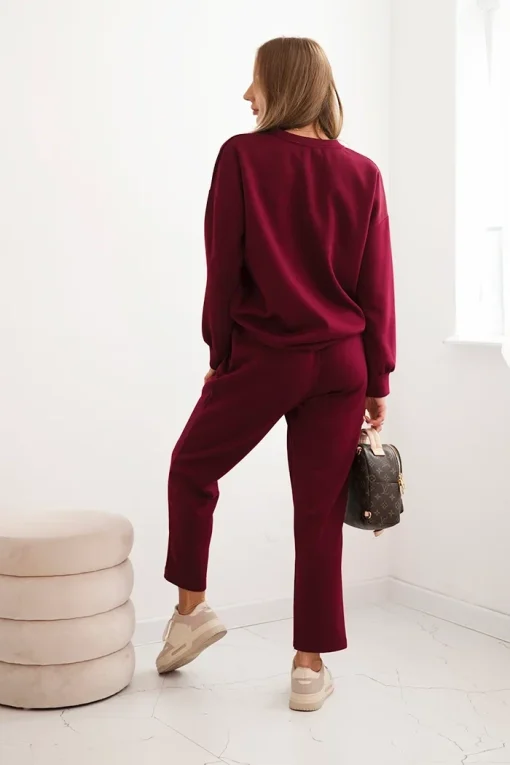 compleu-din-vascoza-visiniu-cu-aplicatie-decorativa-si-pantaloni-lejeri
