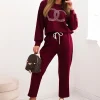 compleu-din-vascoza-visiniu-cu-aplicatie-decorativa-si-pantaloni-lejeri