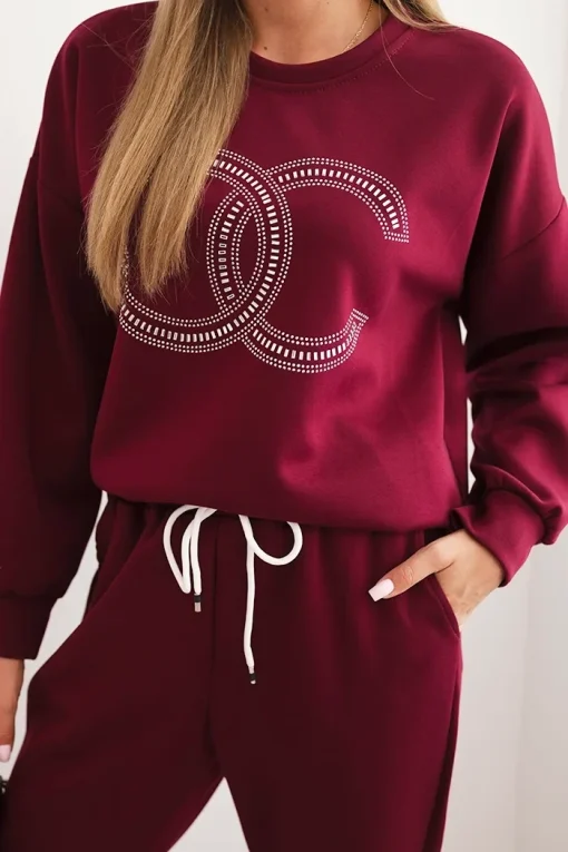 compleu-din-vascoza-visiniu-cu-aplicatie-decorativa-si-pantaloni-lejeri