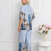 compleu-elegant-albastru-din-satin-cu-imprimeu-artistic-si-pantaloni-largi