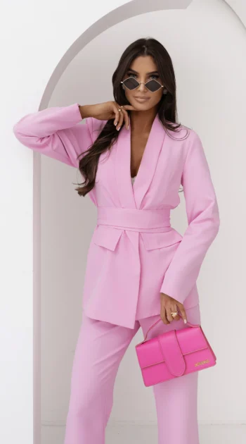 compleu-elegant-roz-format-din-sacou-cu-cordon-si-pantaloni-evazati