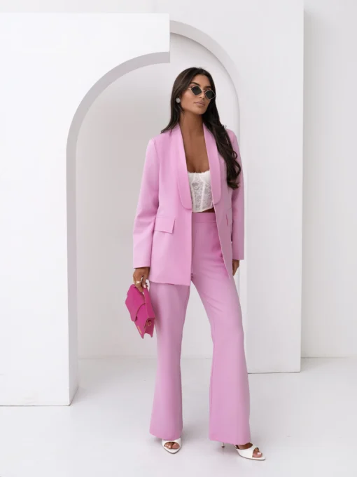 compleu-elegant-roz-format-din-sacou-cu-cordon-si-pantaloni-evazati