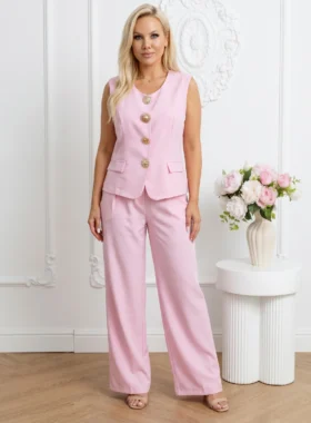 Compleu elegant roz format din vesta cu nasturi metalici si pantaloni