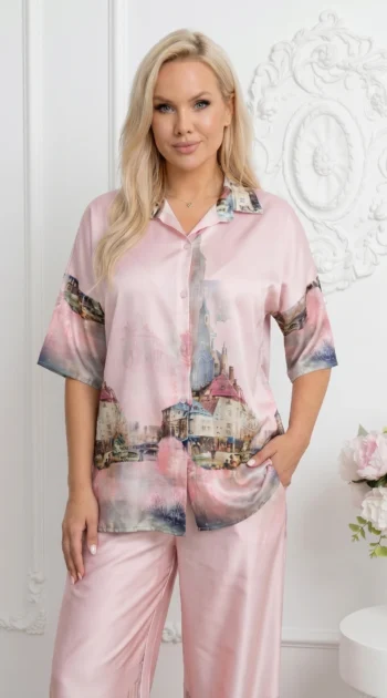compleu-elegant-roz-pudrat-din-satin-cu-imprimeu-artistic-si-pantaloni-largi