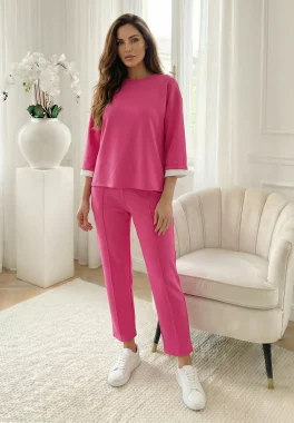 Compleu fucsia format din bluza cu mansete contrastante si pantaloni