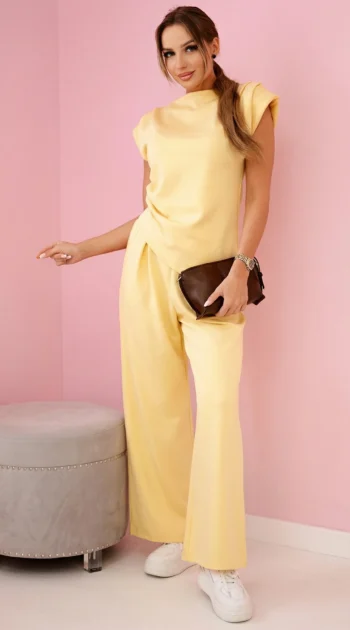 compleu-galben-elegant-cu-pantaloni-evazati-si-bluza-drapata