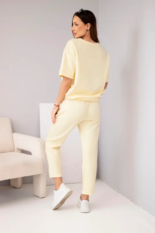 compleu-galben-pai-din-vascoza-cu-top-cu-maneca-scurta-si-pantaloni-cu-snur